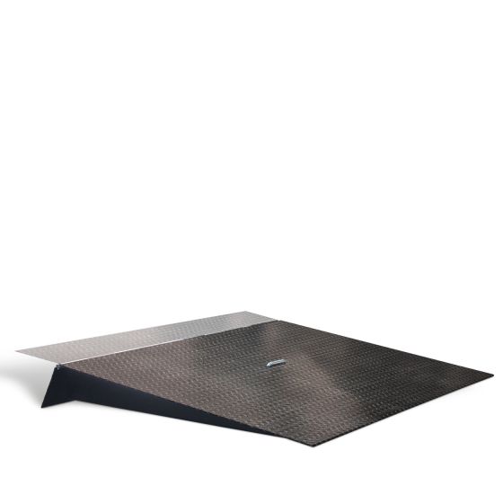 Ramp with movable lip